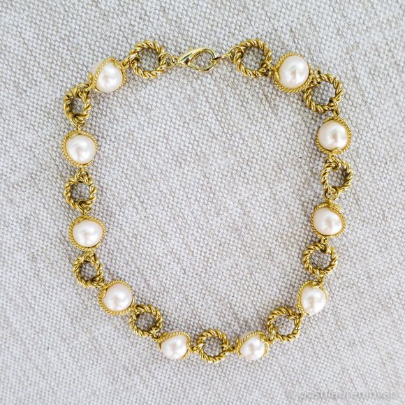 Nineties Style Chunky Gold Necklace with Faux Pearls – 90s Style - Picture 1 of 4